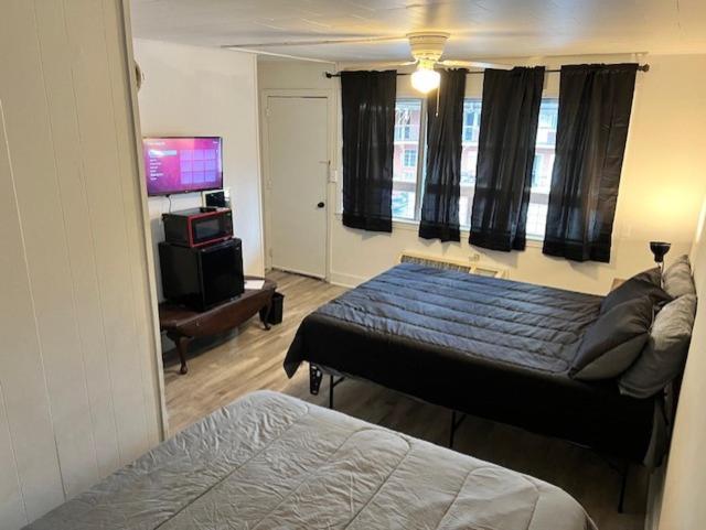 Spruce Pine Inn Екстер'єр фото